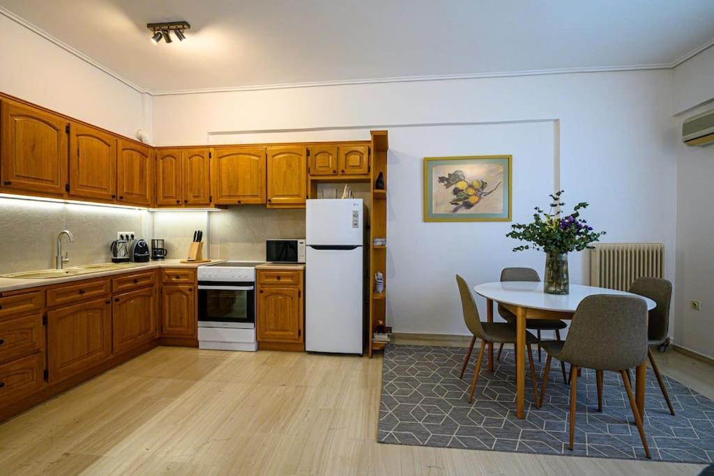 Anna'S Apartment Каламата Экстерьер фото