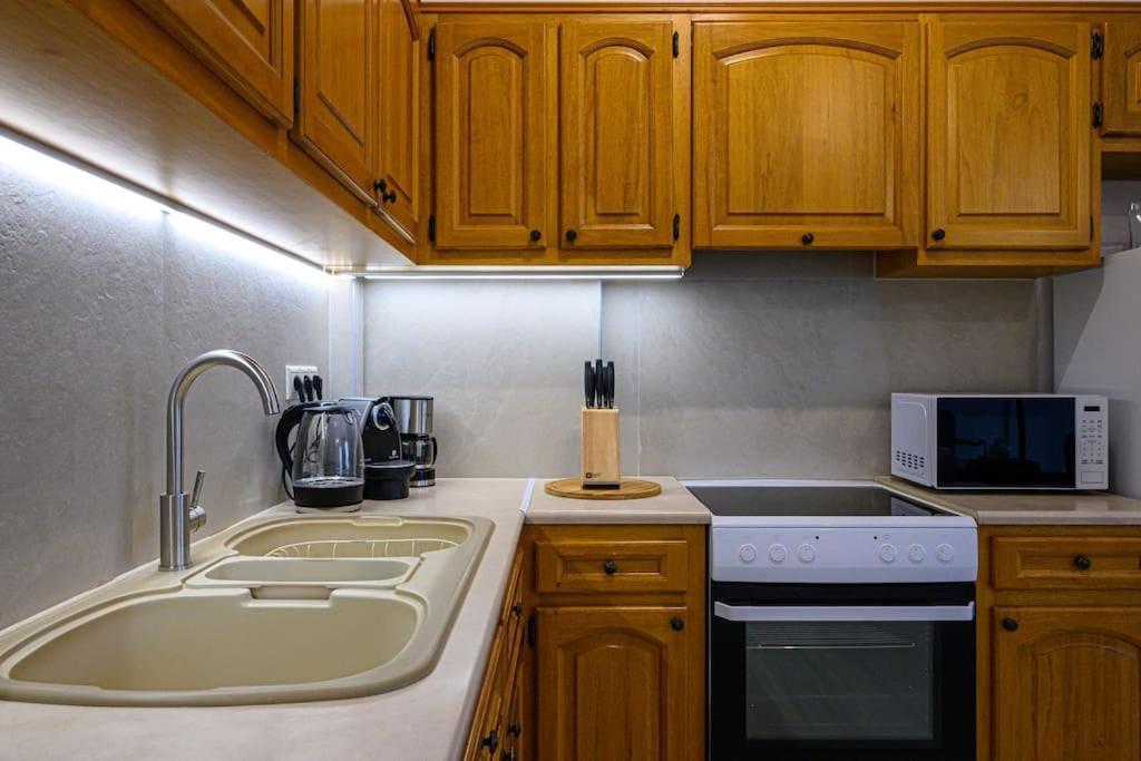 Anna'S Apartment Каламата Экстерьер фото